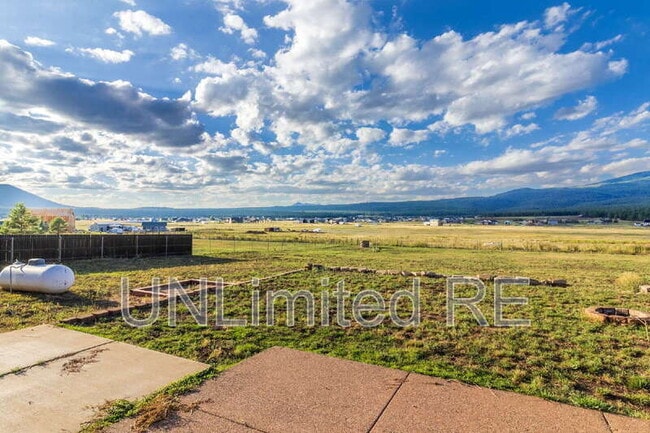 Building Photo - 6600 W Suzette Ln