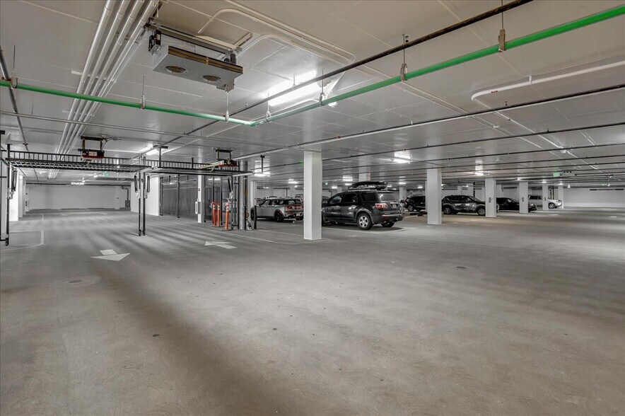 2 parkings Side by side - 3578 Rambla Place