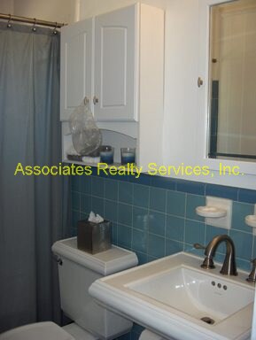 Building Photo - 3 Bedroom, 1 1/2 bath house available in A...