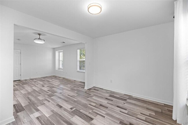 Building Photo - 4228 Laurel Creek Ct SE