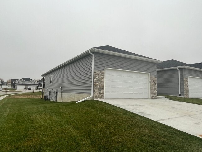 Building Photo - 5080 W Stampede Ln