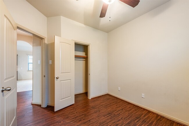 Building Photo - 3205 Featherwood Ln