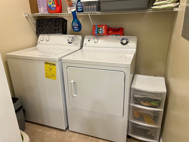 Building Photo - Unfurnished First Floor Condo w/ Garage!