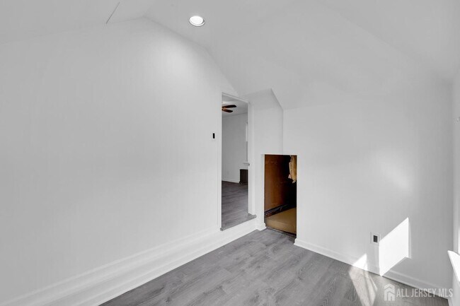 Building Photo - 148 S 4th Ave