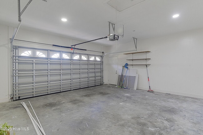 Building Photo - 8829 Lansdowne Dr NW