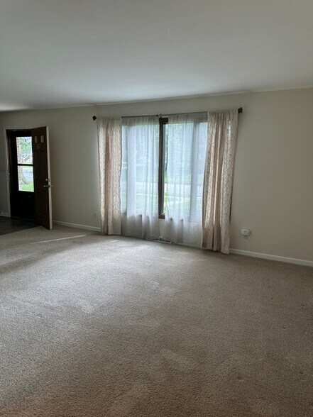 Living Room - 105 Garfield Ave