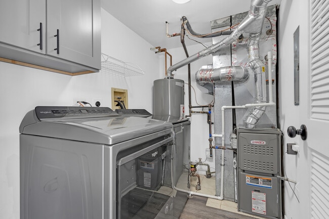 Building Photo - 730 Hamilton Ct