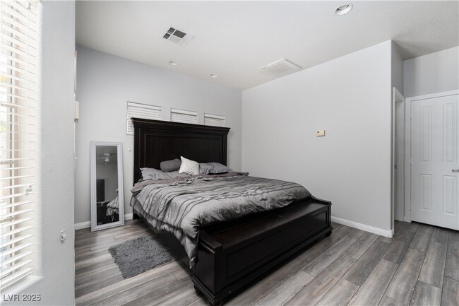 Building Photo - 10725 Bernini Dr