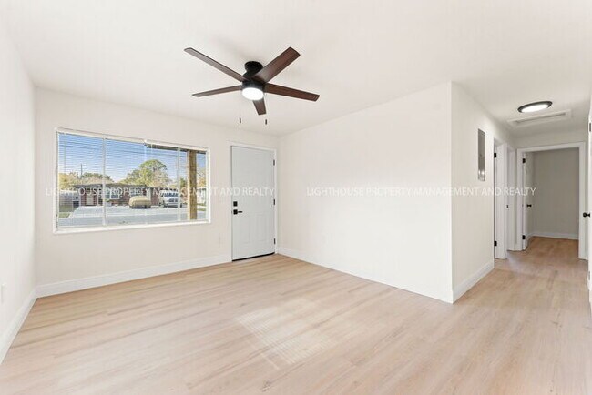 Building Photo - Newly Renovated 3 Bedroom Single-Family Home with Modern Finishes