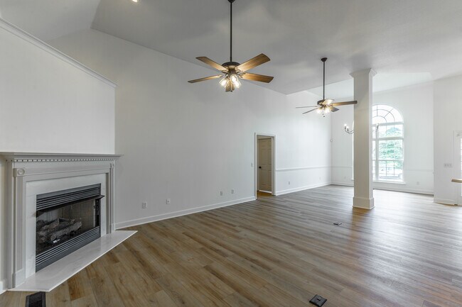 Building Photo - 7782 Prince Dr