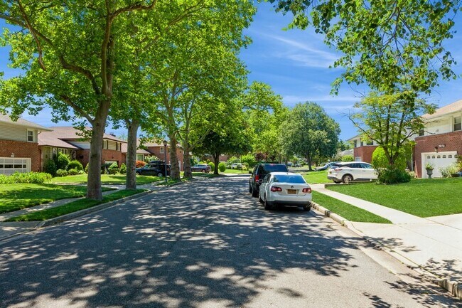 Building Photo - 50 Edgewood Dr