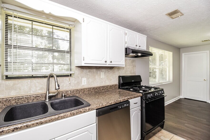 Building Photo - 2607 Foxwood Pl