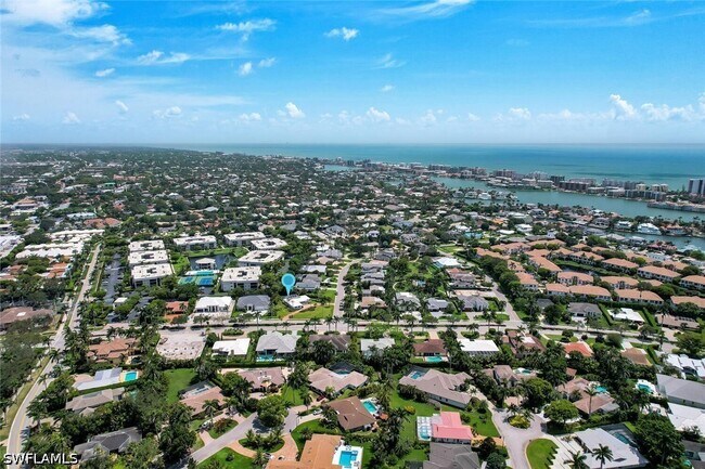 Building Photo - 740 Park Shore Dr