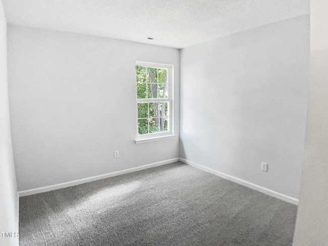 Building Photo - Updated 3BR Home with Garage, Pet Friendly!