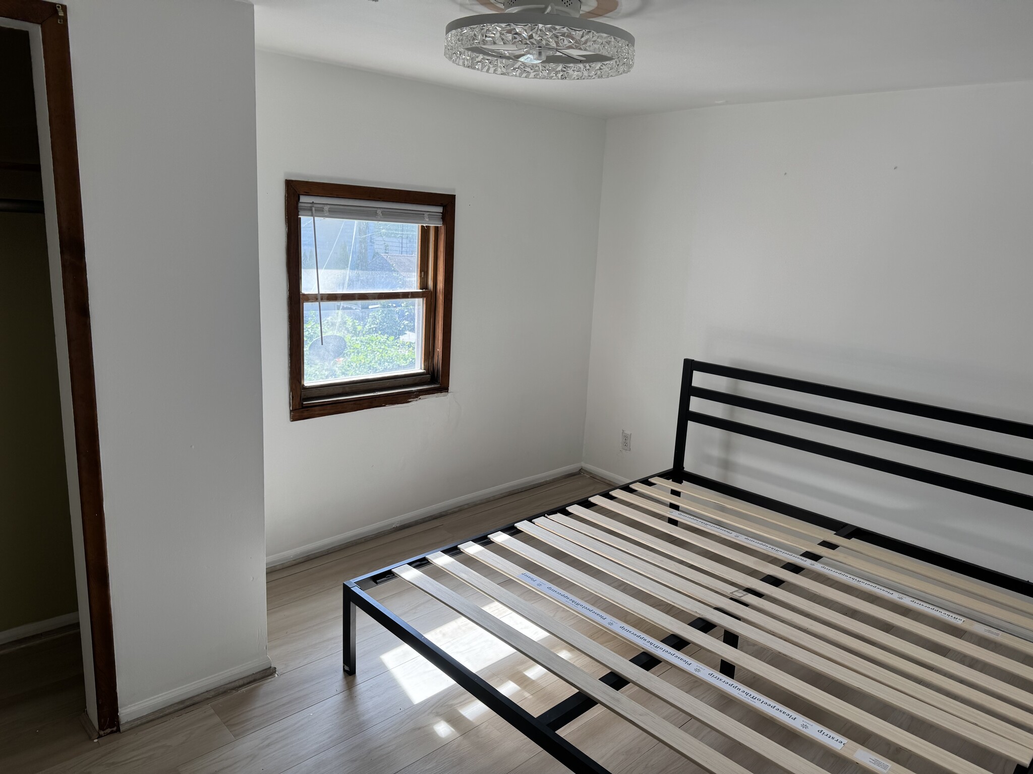 Building Photo - 2352 Poland St