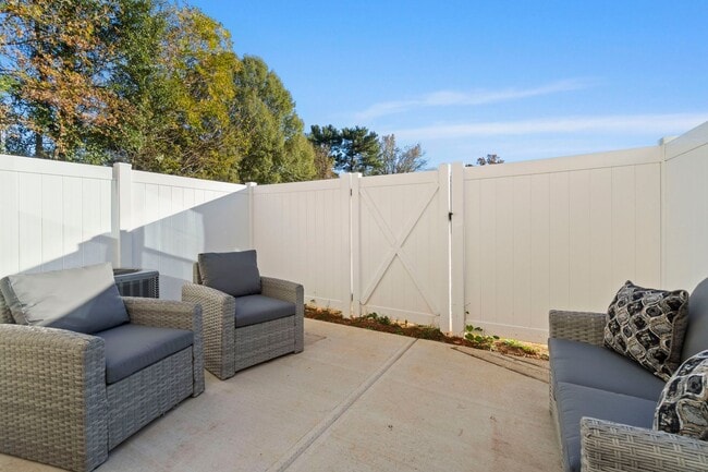 Building Photo - 1006 10th St NE