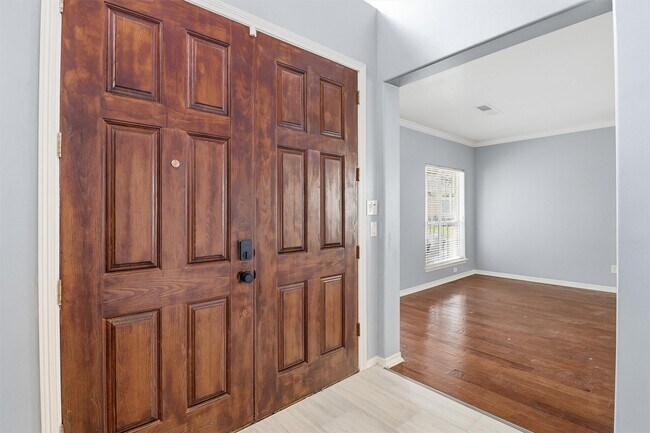 Building Photo - 201 Las Brisas St