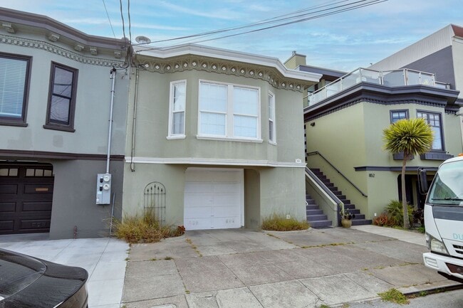 Building Photo - 4 Bed / 2 Bath home in Outer Richmond near...