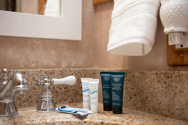 Building Photo - 20415 Linden Tree Dr