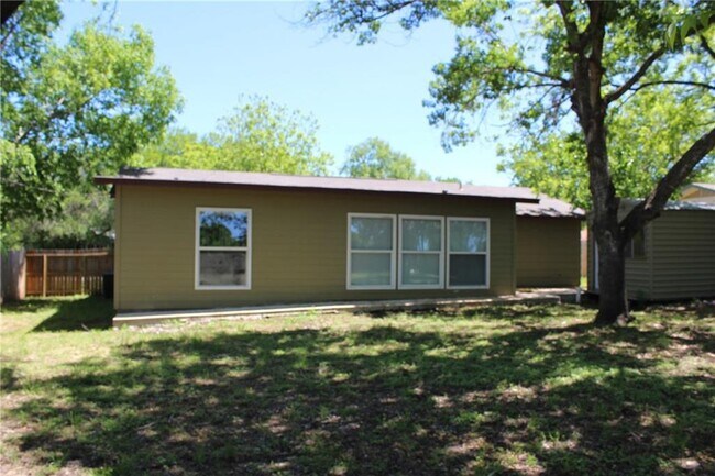 Building Photo - 3020 Great Valley Dr