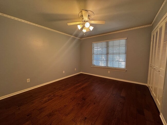 Building Photo - Cozy 2 bedroom 2 bath corner unit