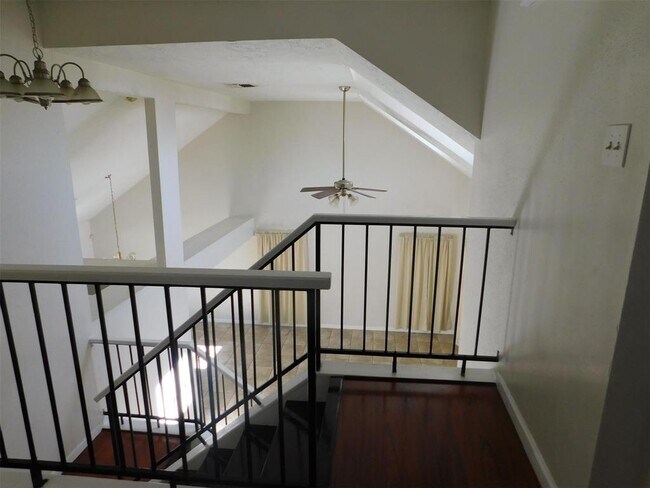 Building Photo - 2206 Laurel Land Ln