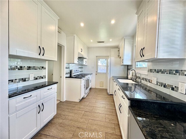 Building Photo - 1527 Lancewood Ave
