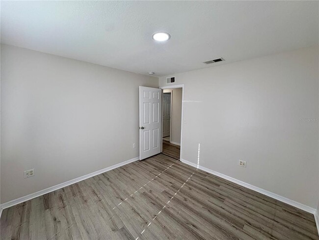 Building Photo - 218 10th Ave E