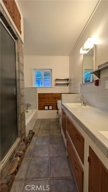 Building Photo - 546 Griswold Ave