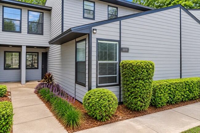 Building Photo - 4407 SW 21st Ln