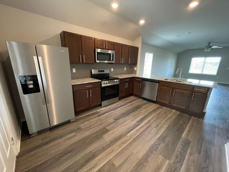 Building Photo - 2440 N Raven Ln