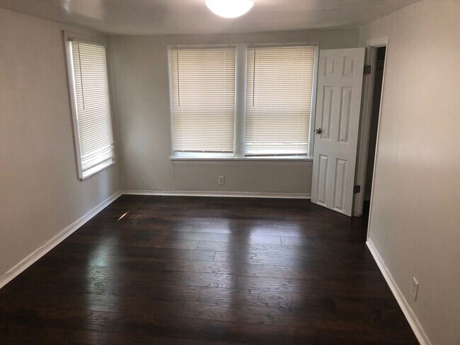 Building Photo - 2BR Renovated House