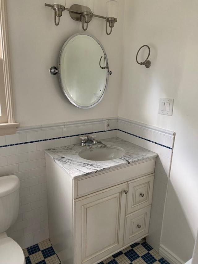 bath with shower - 2601 Castle Heights Pl