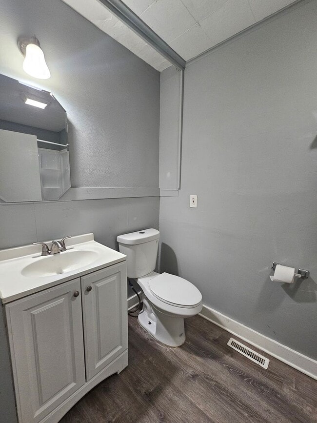 Building Photo - There is a $25 fee per application and eve...