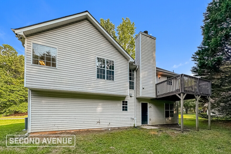 Building Photo - 45 Riverside Ct