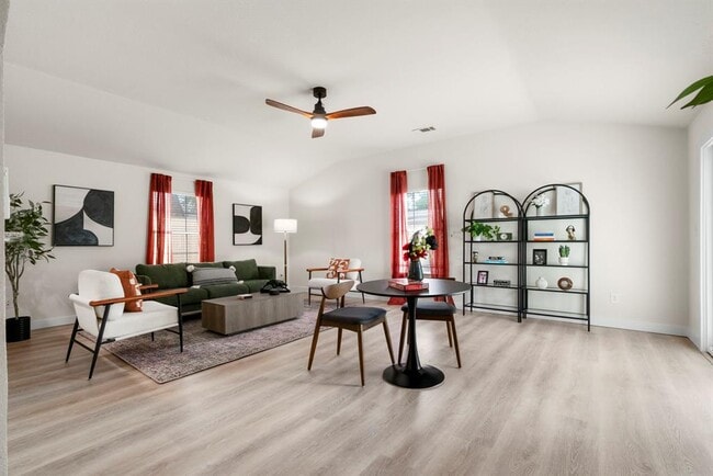 Building Photo - 5313 Wellington Dr