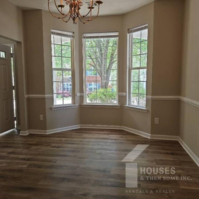 Building Photo - 210 Stapleford Park Dr