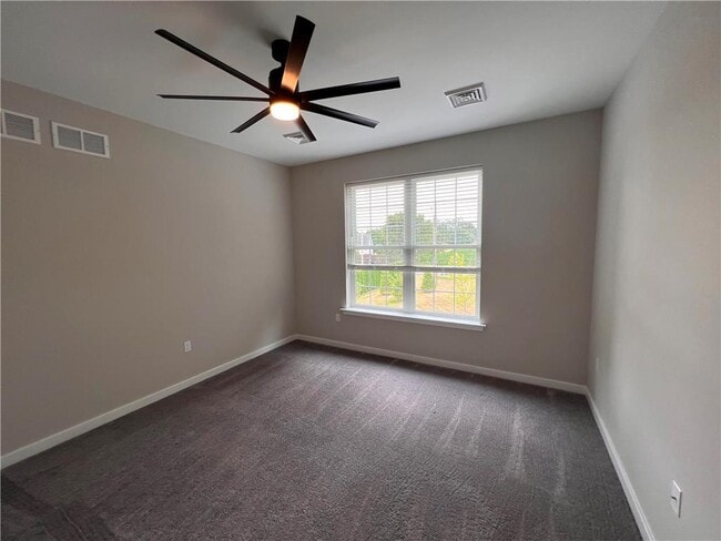 Building Photo - 5064 E Valley Rd