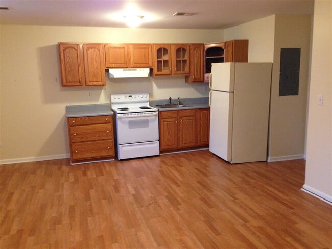 Building Photo - High Street