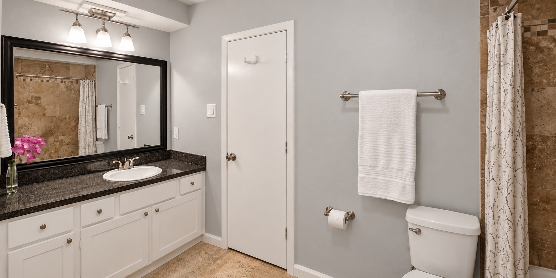 En-suite bathroom - 6723 Eastridge Dr