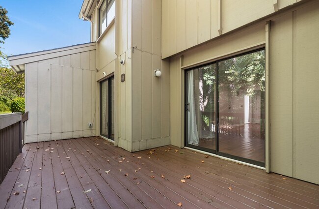 Building Photo - 4100 Five Oaks Dr