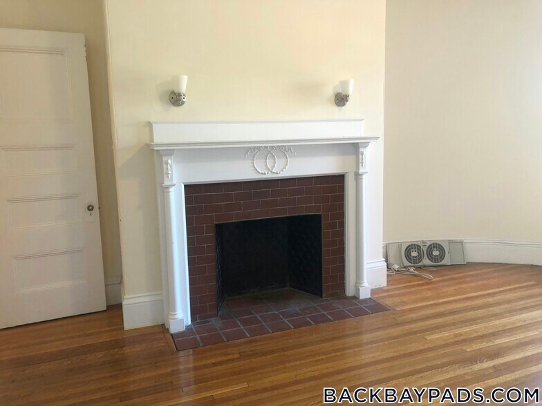 Building Photo - 504 Beacon St