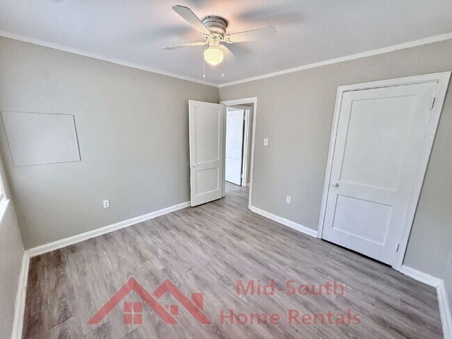 Building Photo - 566 Burlington Cir