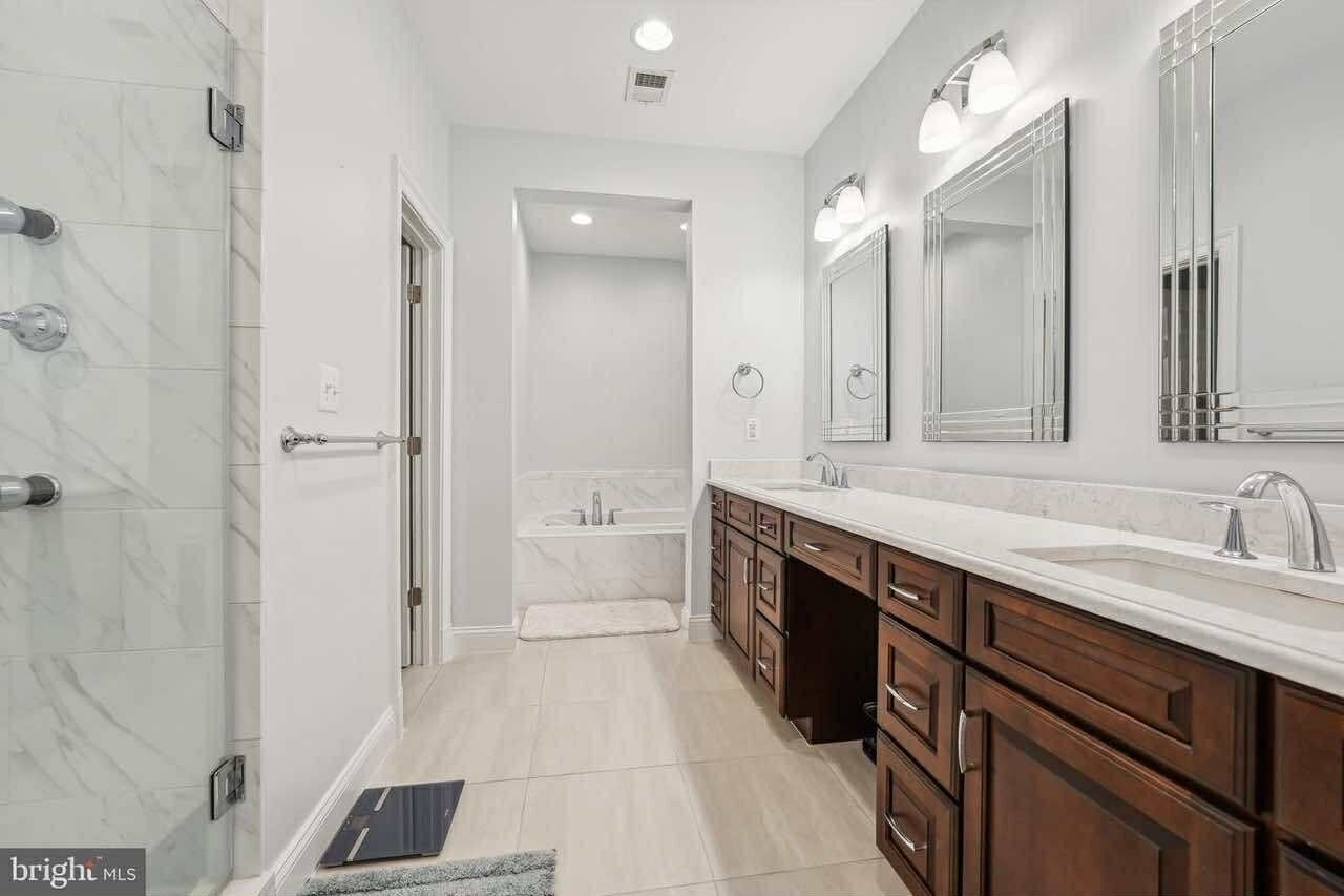 Building Photo - 10669 Yorktown Ct