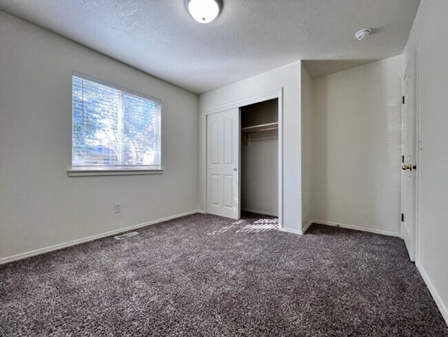 Building Photo - Amazing Home in Mahogany Park