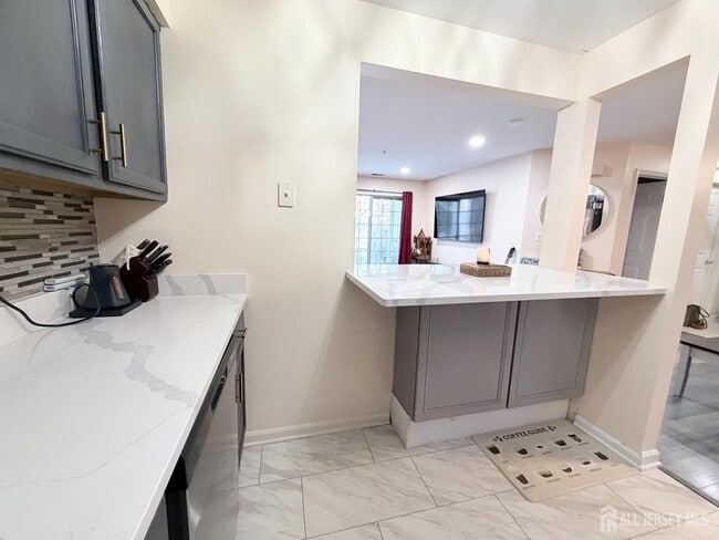 Building Photo - 226 Waterford Dr