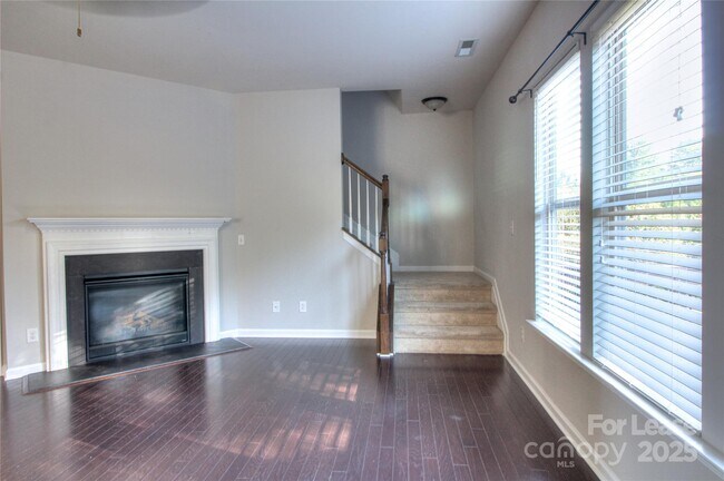 Building Photo - 1444 Ridgehaven Rd