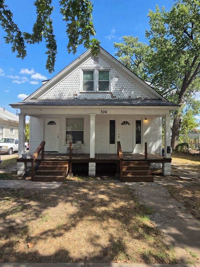 Building Photo - 306 Greenwood