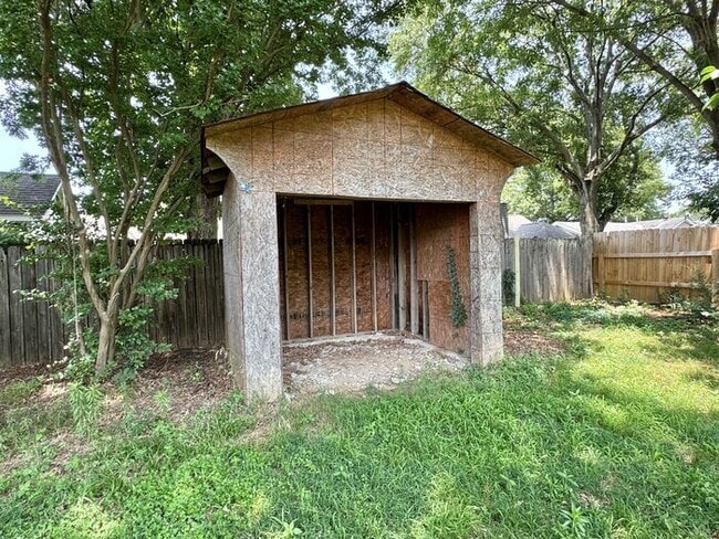 Building Photo - 7242 Rose Trail Dr