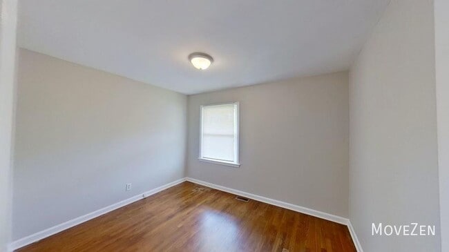 Building Photo - 1109 N King Charles Rd